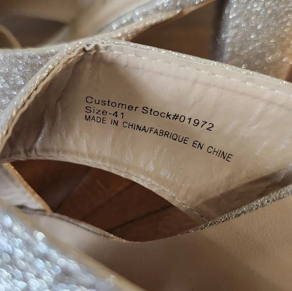 Heels/Pumps - Picture 5 of 5